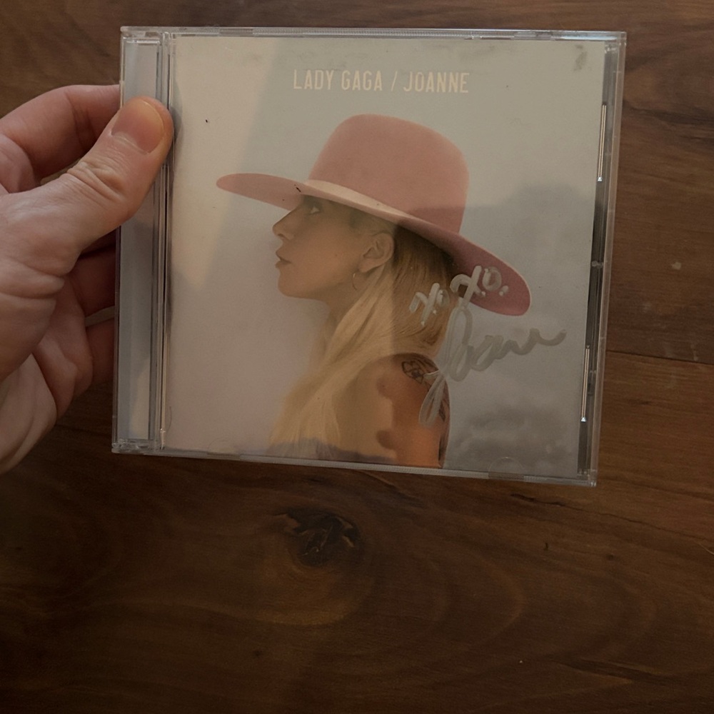 Lady Gaga   hand signed in sharpie  CD